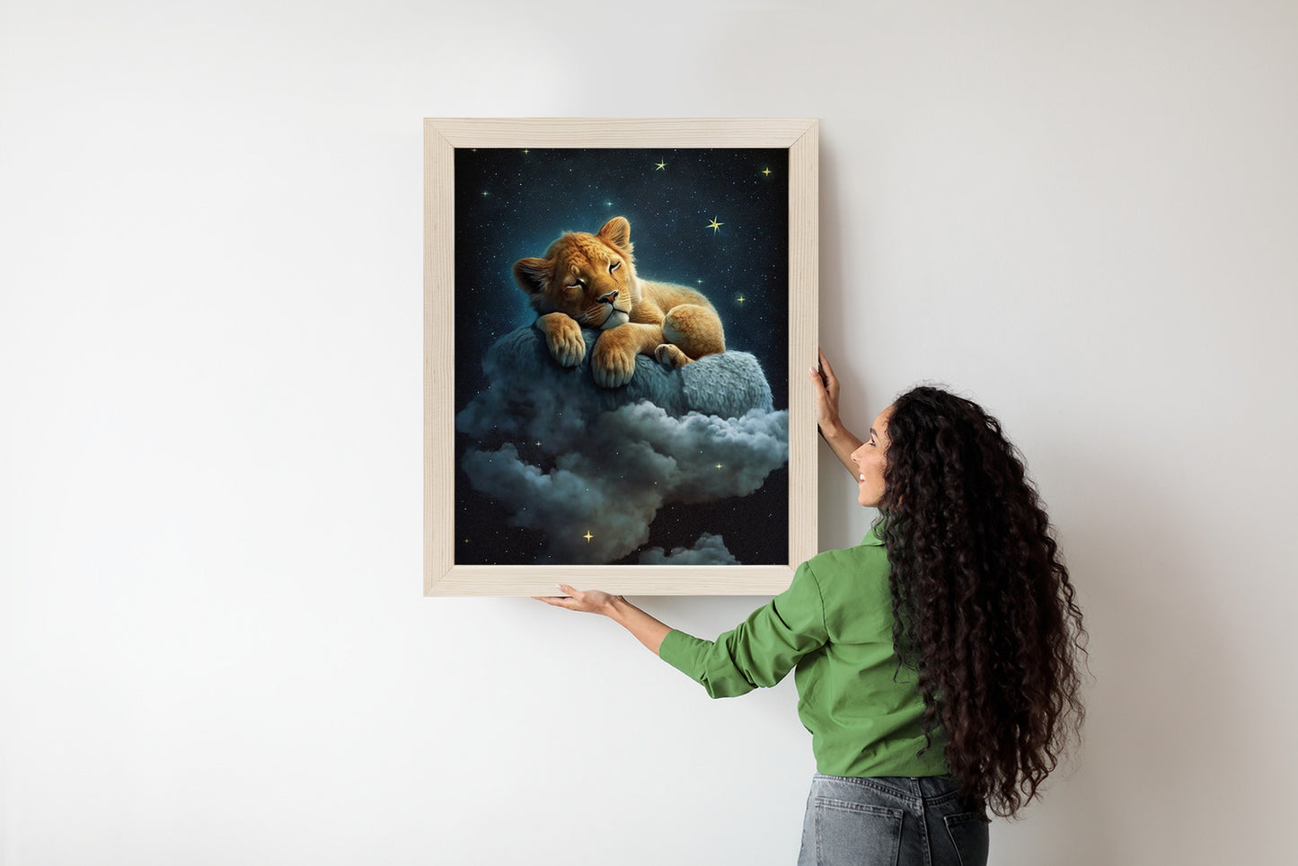 Poster Ein Löwe Schläft Auf Einer Wolke Rahmen Holz Mit Passepartout Farbe Natürlich
