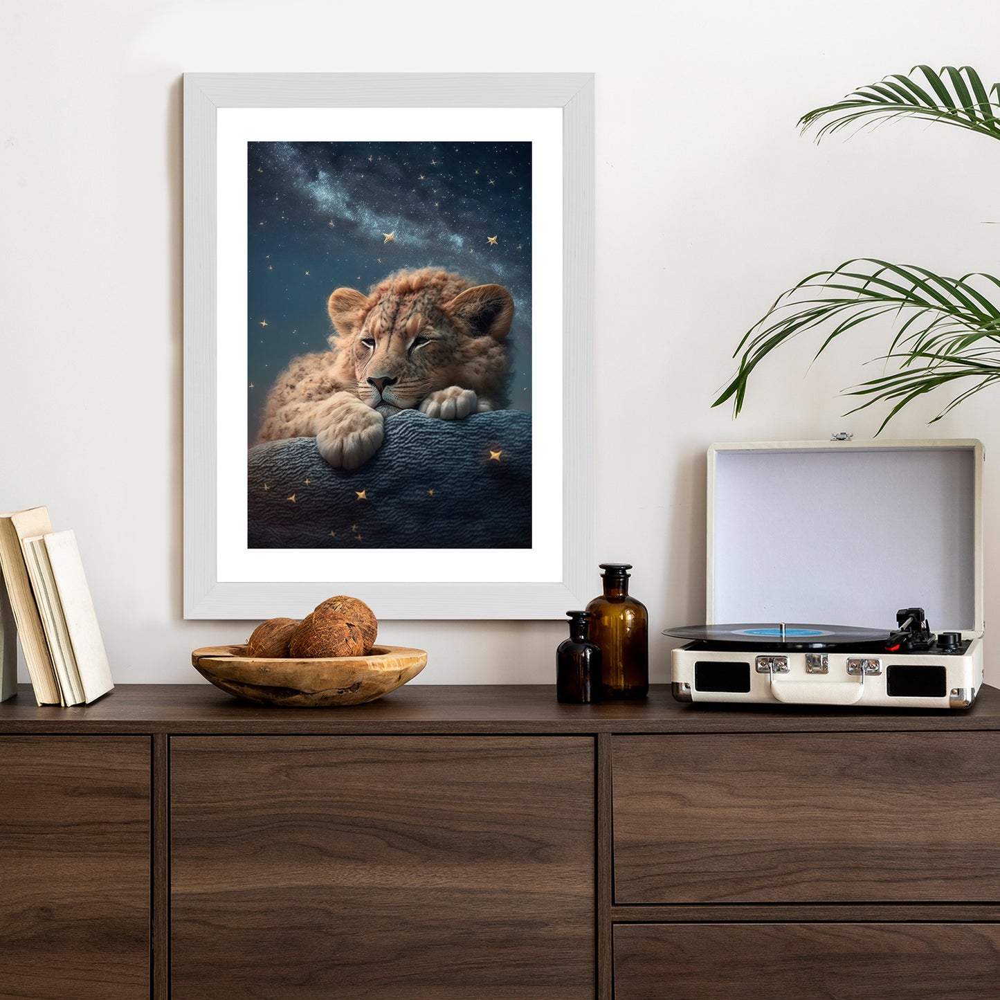Poster Schlafender Löwe Und Nachthimmel Rahmen Holz Mit Passepartout Farbe Natürlich