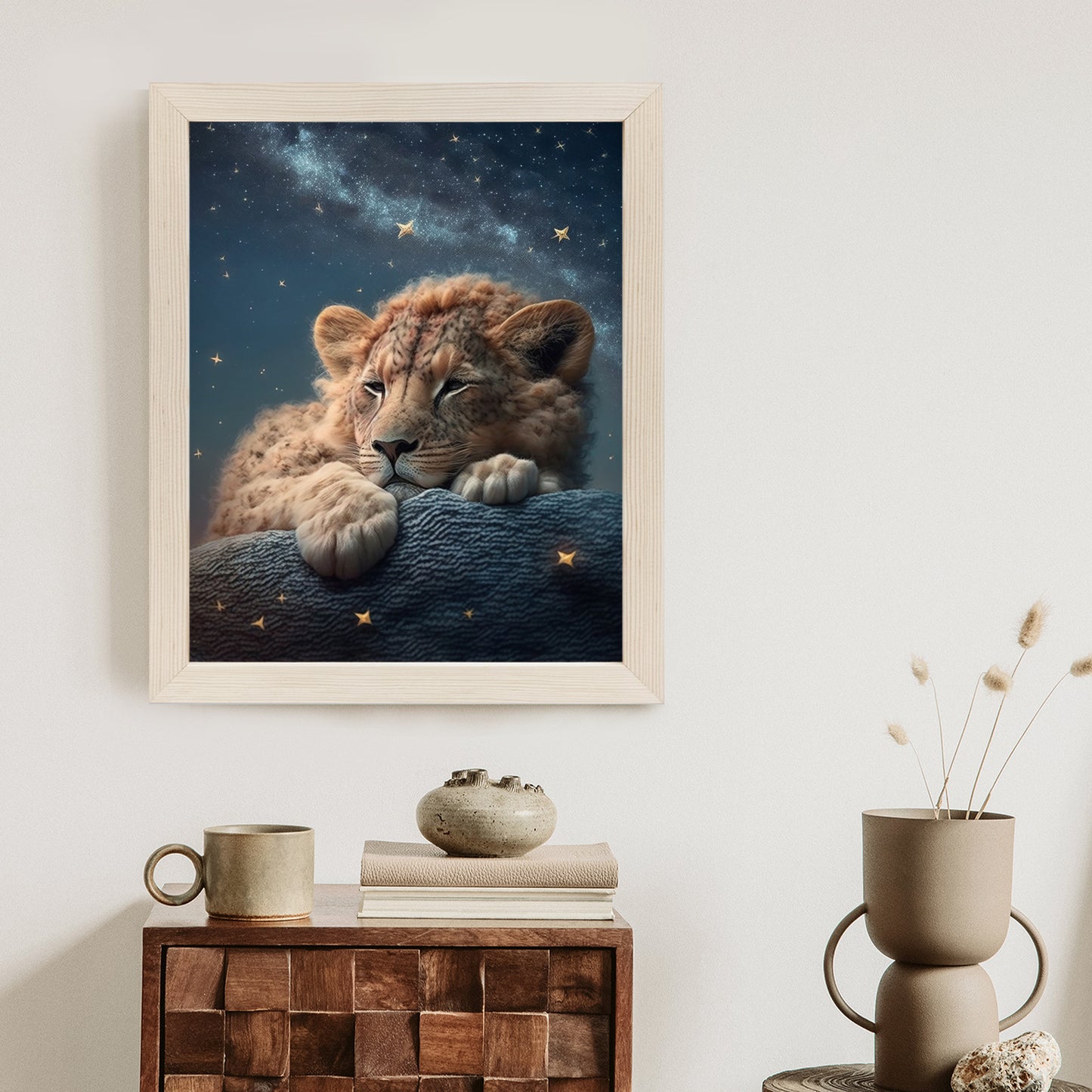 Poster Schlafender Löwe Und Nachthimmel Rahmen Holz Mit Passepartout Farbe Natürlich
