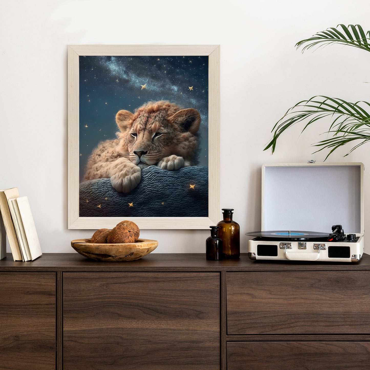 Poster Schlafender Löwe Und Nachthimmel Rahmen Holz Mit Passepartout Farbe Natürlich