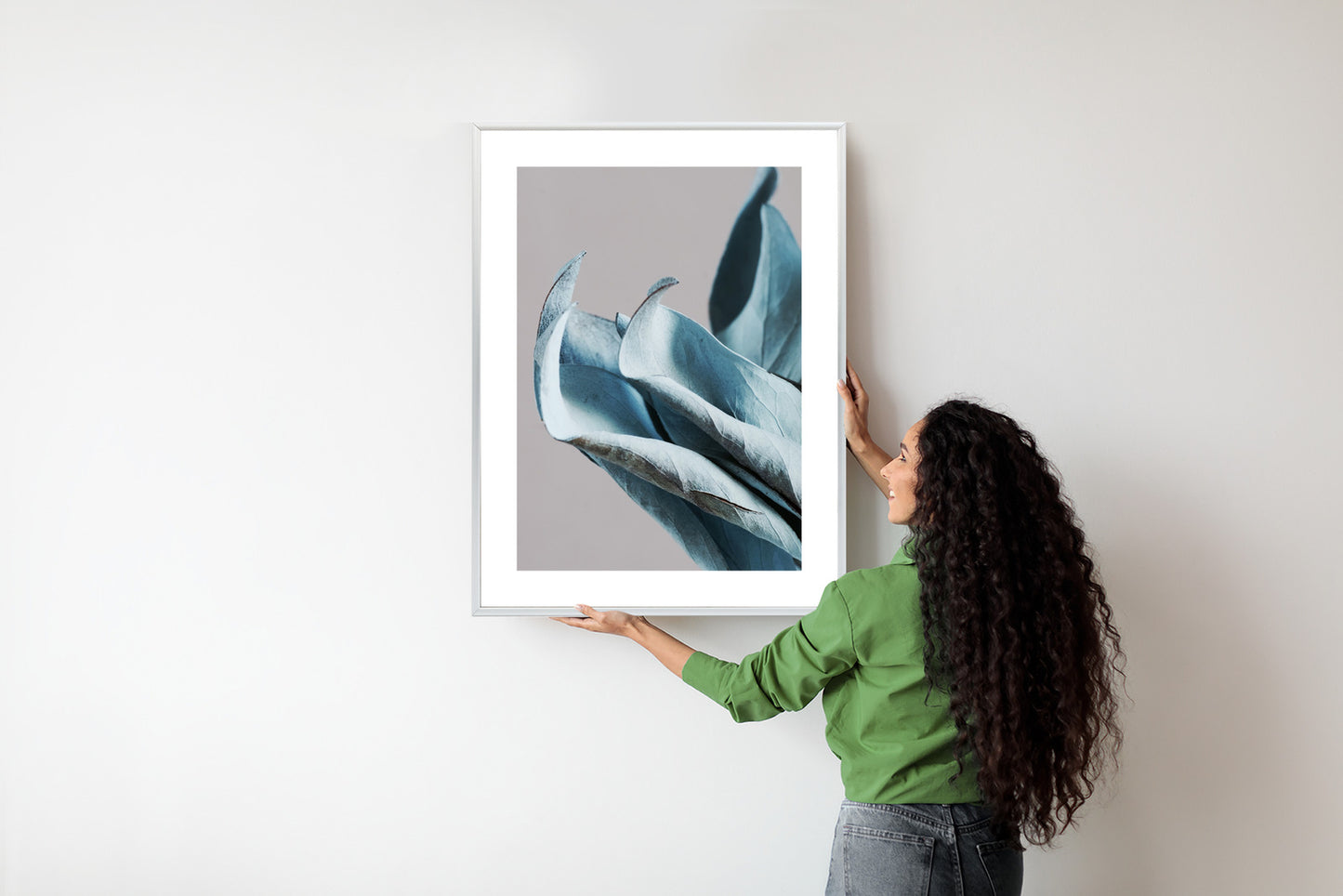 Poster Blaue Blätter Auf Grauem Hintergrund