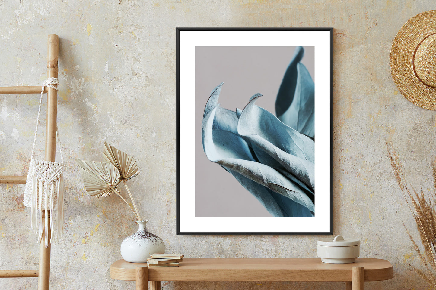 Poster Blaue Blätter Auf Grauem Hintergrund