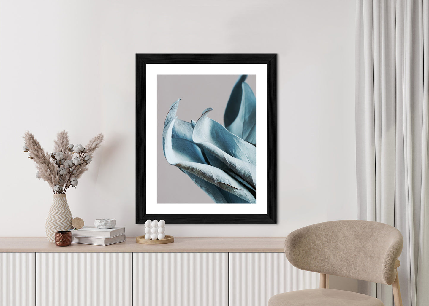 Poster Blaue Blätter Auf Grauem Hintergrund
