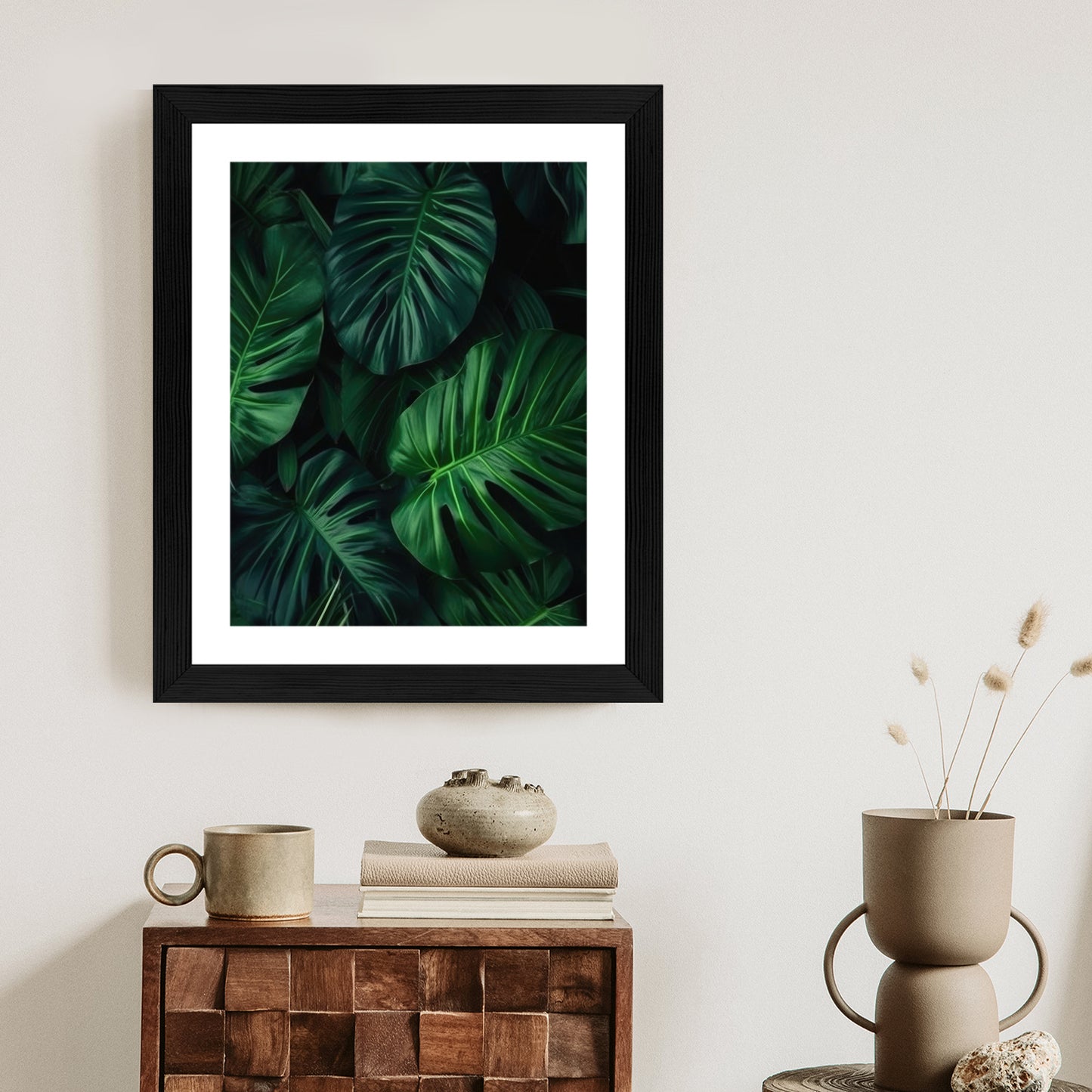 Poster Botanisches Muster Aus Dunkelgrünen Monstera-Blättern Rahmen Holz Mit Passepartout Farbe Natürlich