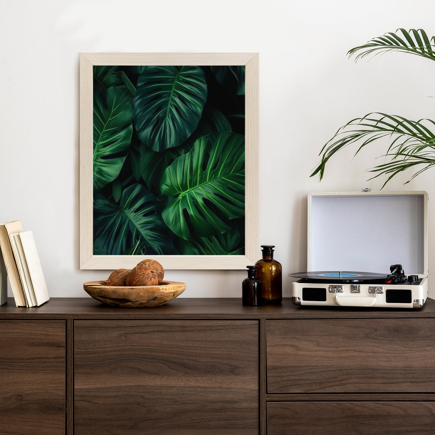 Poster Botanisches Muster Aus Dunkelgrünen Monstera-Blättern Rahmen Holz Mit Passepartout Farbe Natürlich