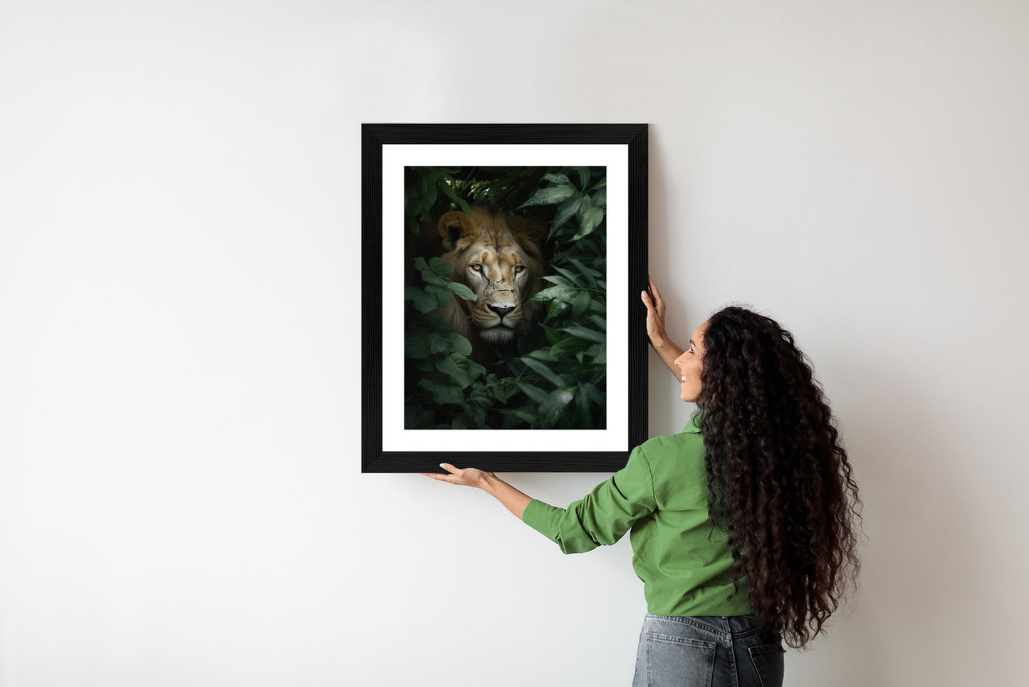 Poster Löwe Zwischen Grünen Blättern Im Dschungel