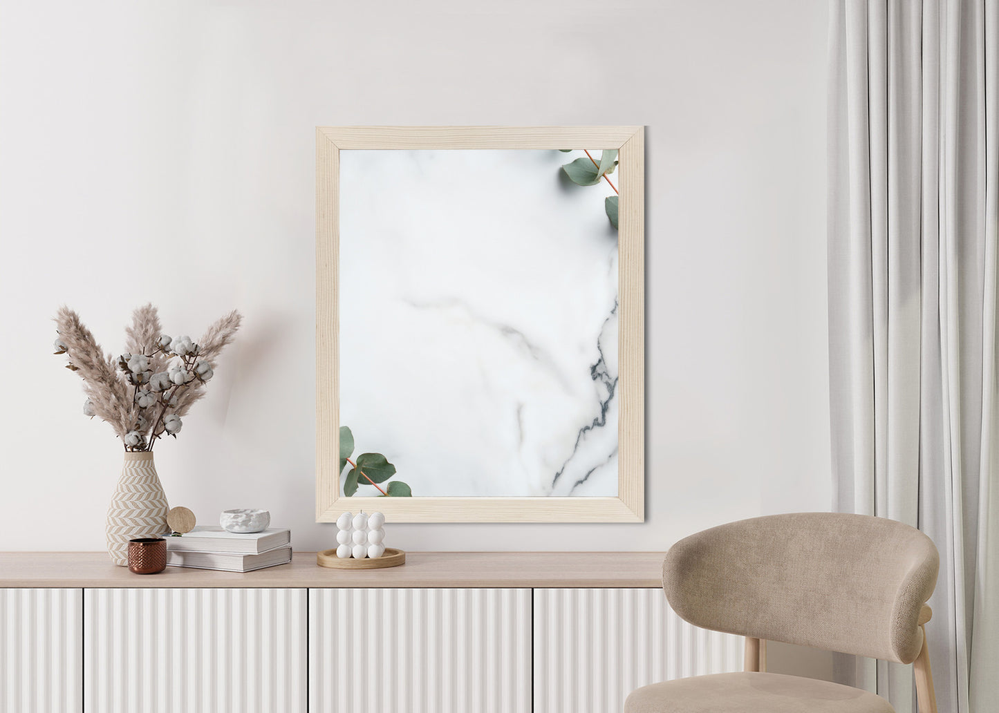 Poster Grünes Eukalyptusblatt Auf Marmor Rahmen Holz Mit Passepartout Farbe Natürlich