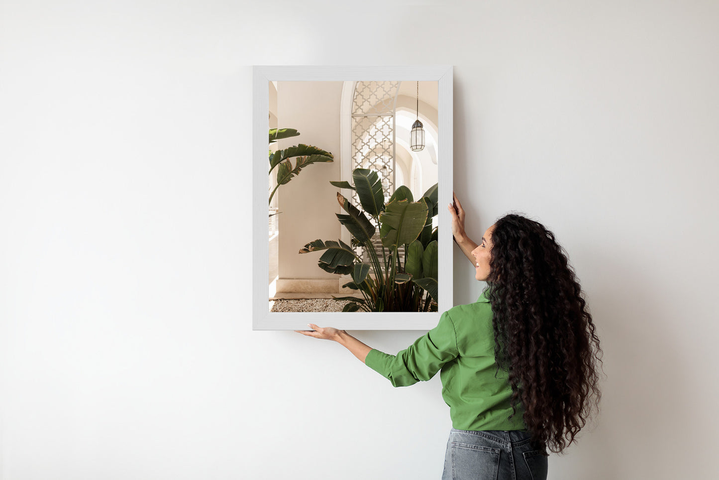 Poster Palmen Am Eingang Eines Weißen Orientalischen Hauses Rahmen Holz Mit Passepartout Farbe Natürlich