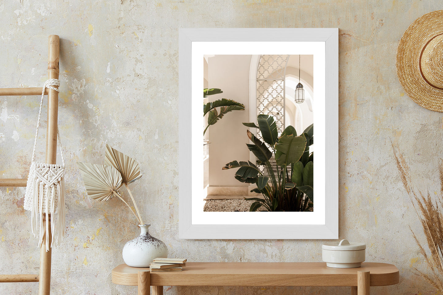 Poster Palmen Am Eingang Eines Weißen Orientalischen Hauses Rahmen Holz Mit Passepartout Farbe Natürlich