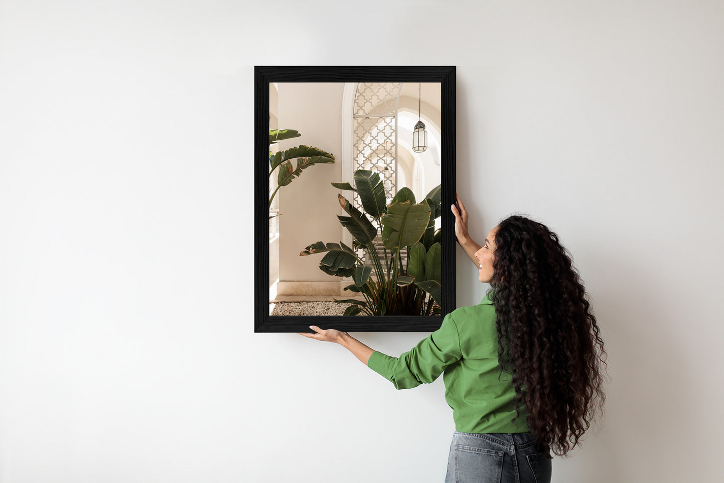 Poster Palmen Am Eingang Eines Weißen Orientalischen Hauses Rahmen Holz Mit Passepartout Farbe Natürlich