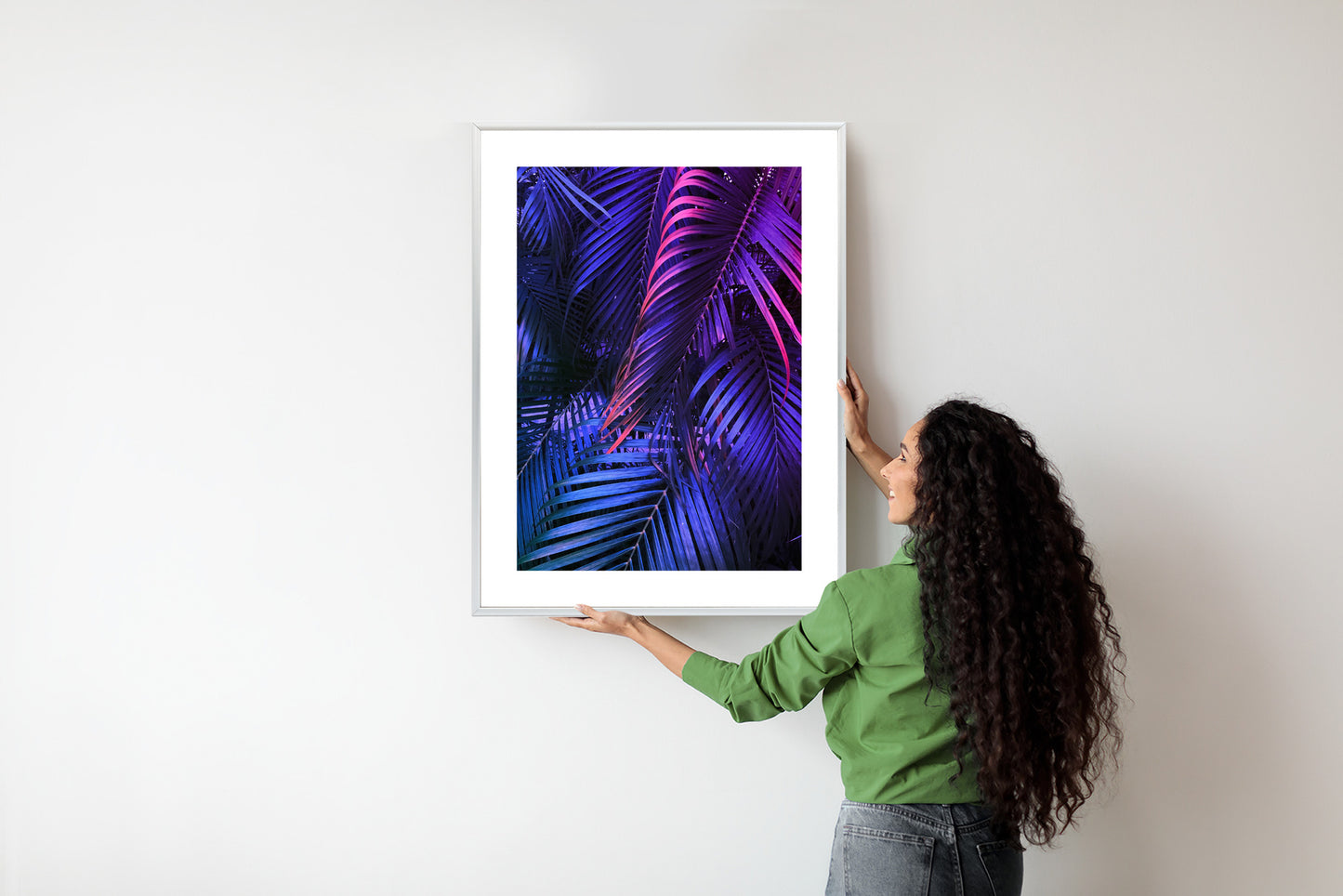 Poster Tropische Neonpalmenblätter Rahmen Holz Mit Passepartout Farbe Natürlich