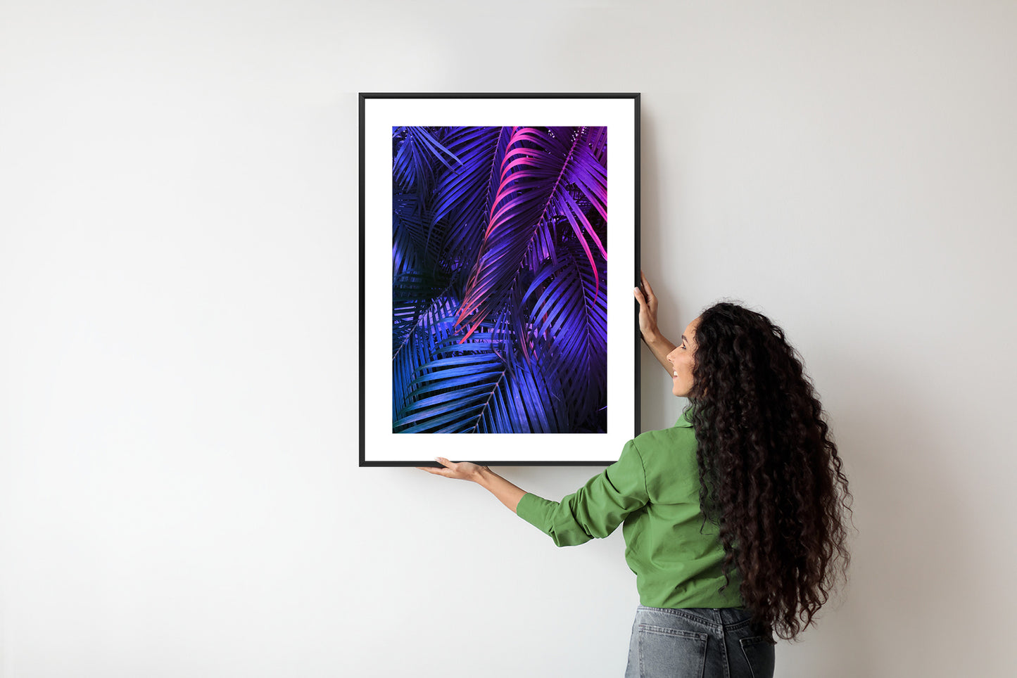 Poster Tropische Neonpalmenblätter Rahmen Holz Mit Passepartout Farbe Natürlich