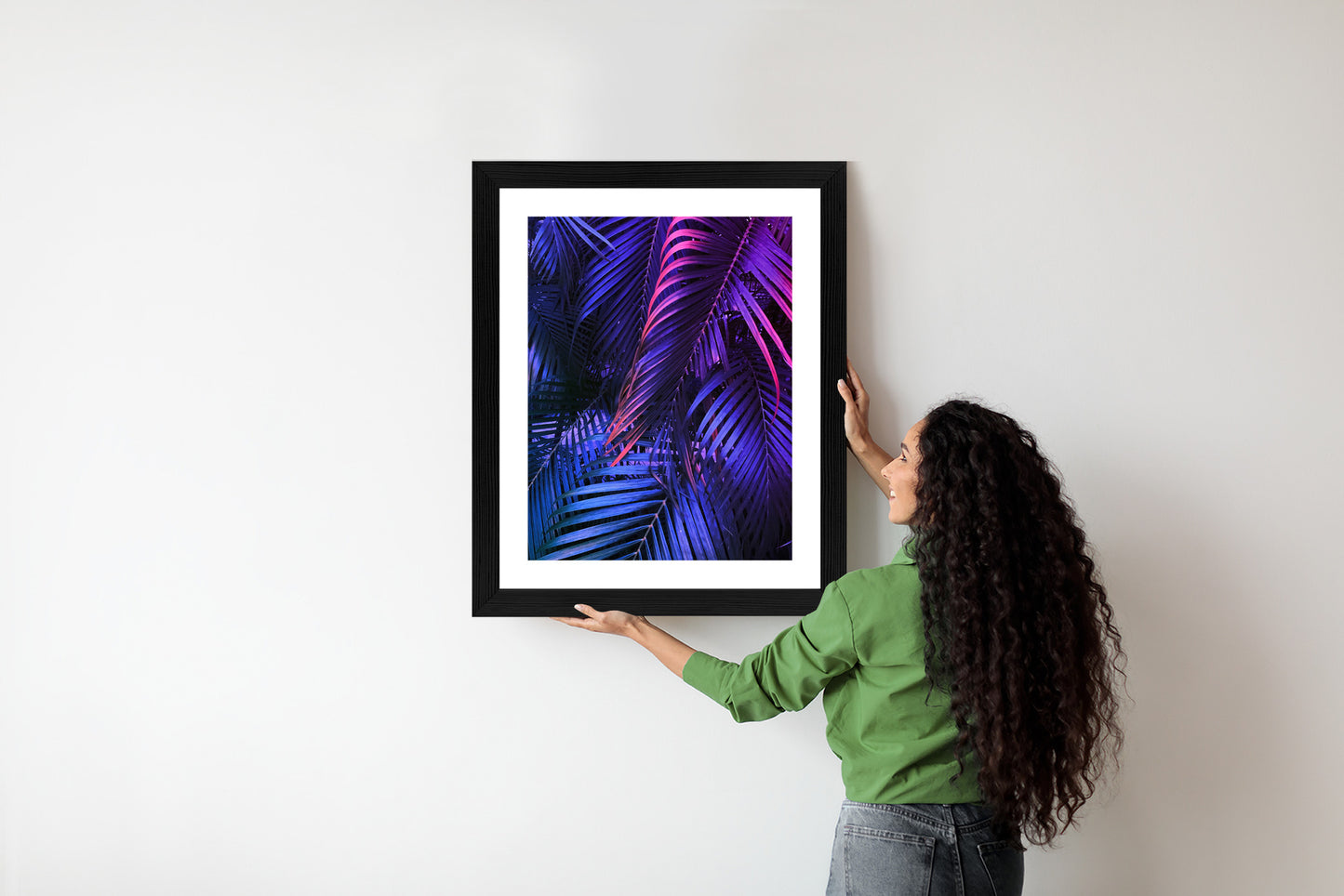 Poster Tropische Neonpalmenblätter Rahmen Holz Mit Passepartout Farbe Natürlich