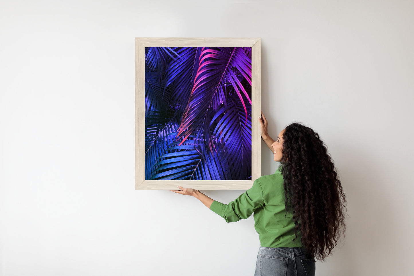 Poster Tropische Neonpalmenblätter Rahmen Holz Mit Passepartout Farbe Natürlich