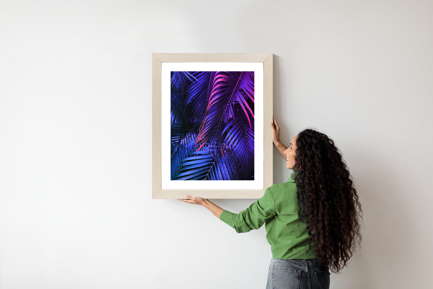Poster Tropische Neonpalmenblätter Rahmen Holz Mit Passepartout Farbe Natürlich