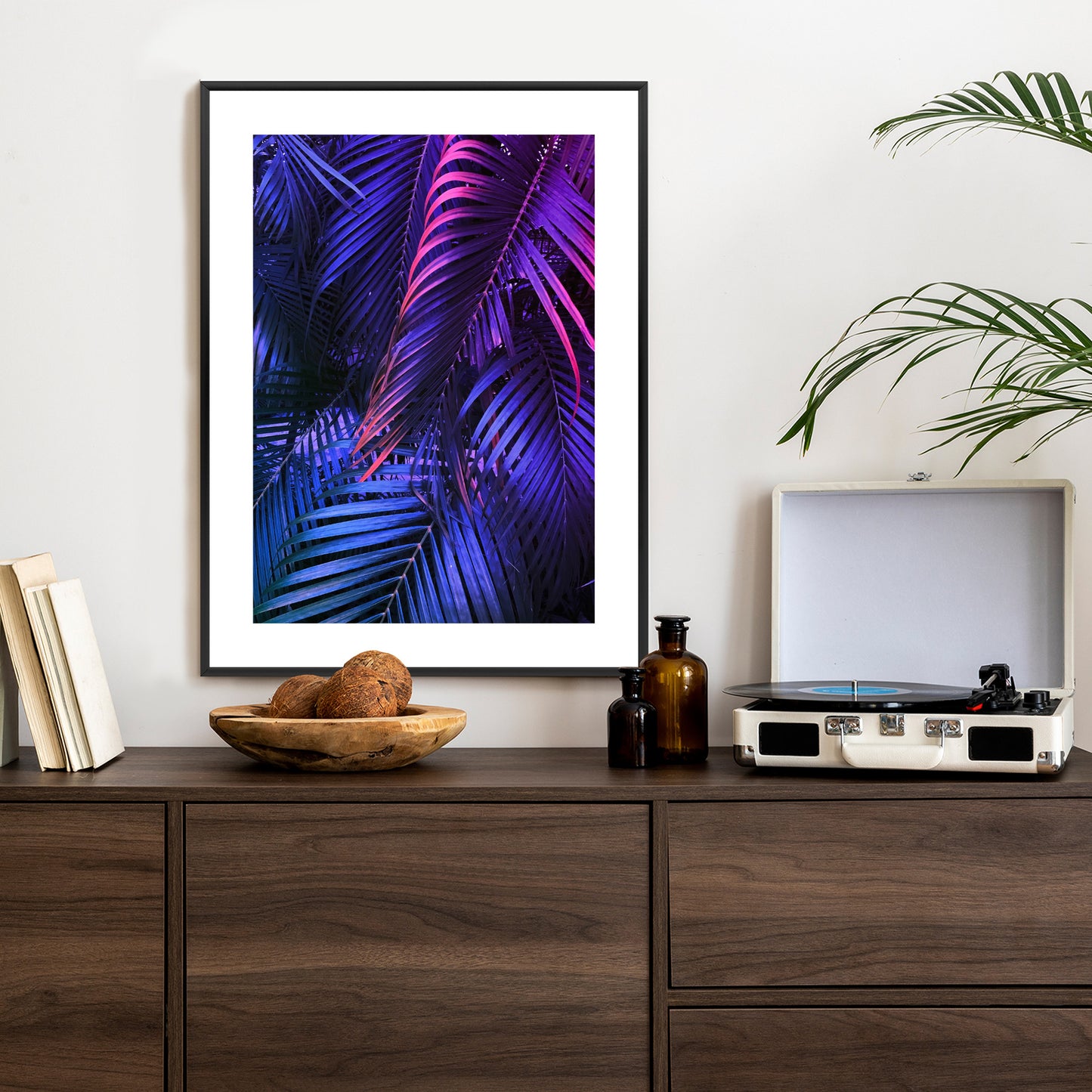 Poster Tropische Neonpalmenblätter Rahmen Holz Mit Passepartout Farbe Natürlich