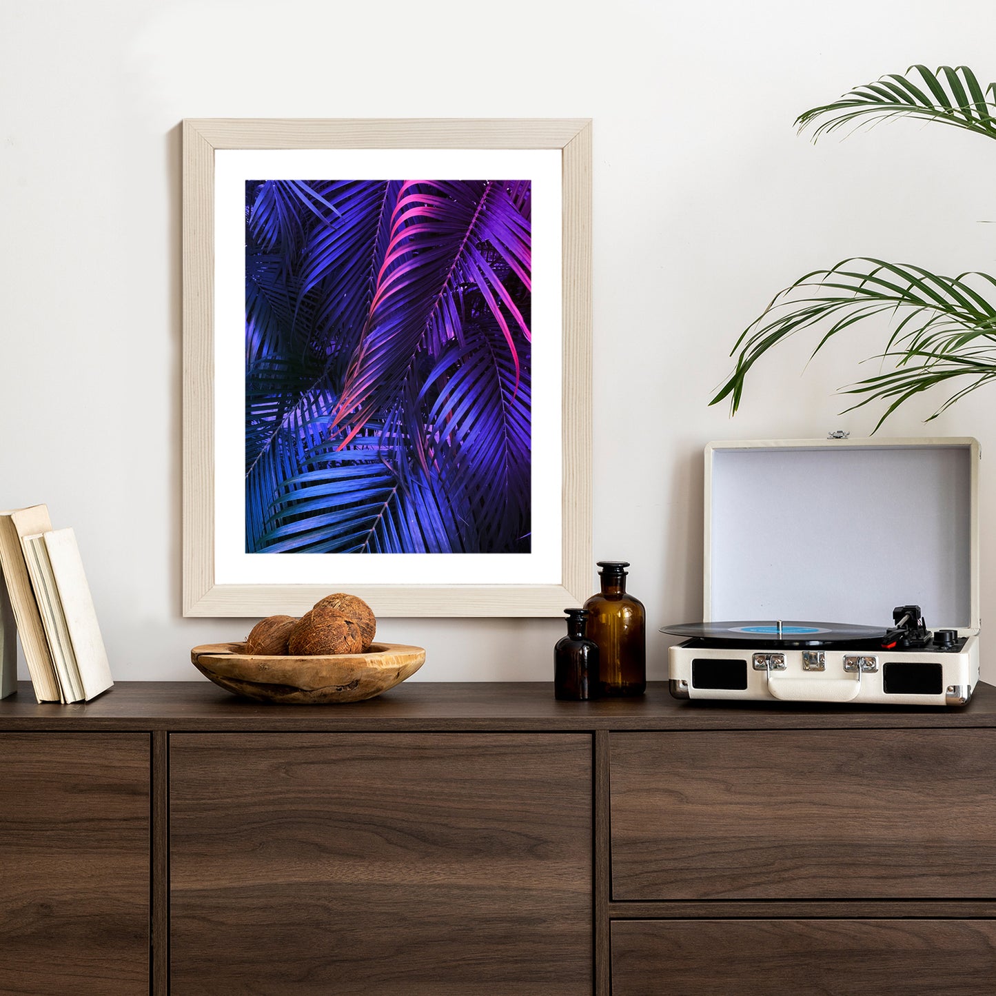 Poster Tropische Neonpalmenblätter Rahmen Holz Mit Passepartout Farbe Natürlich
