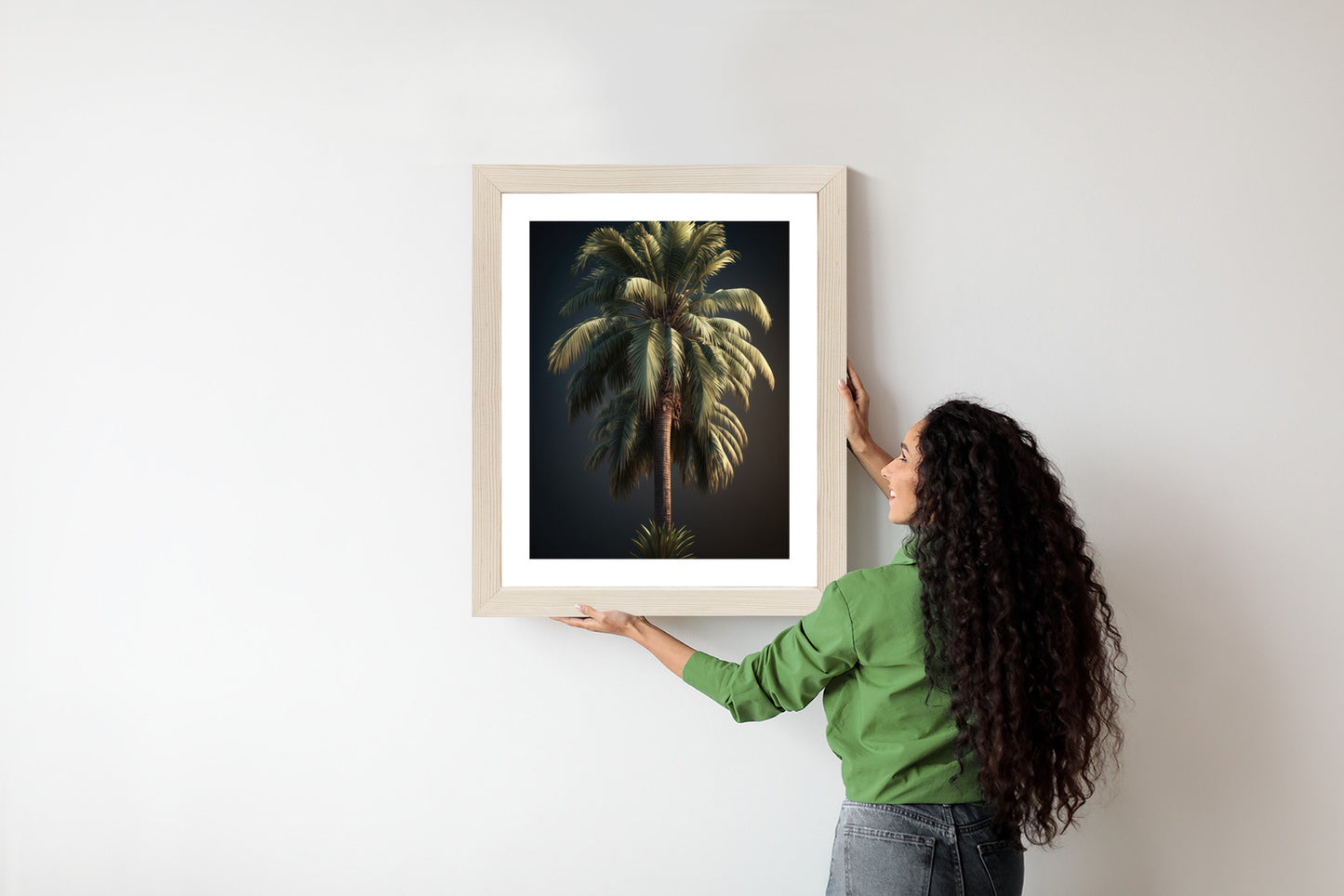 Poster Einsame Palme Auf Dunklem Hintergrund Rahmen Holz Mit Passepartout Farbe Natürlich