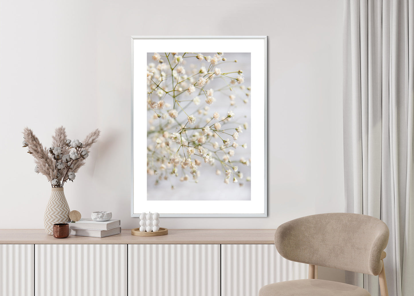 Poster Weiße Kleine Blüten An Dünnen Zweigen Rahmen Hölzern Farbe Schwarz