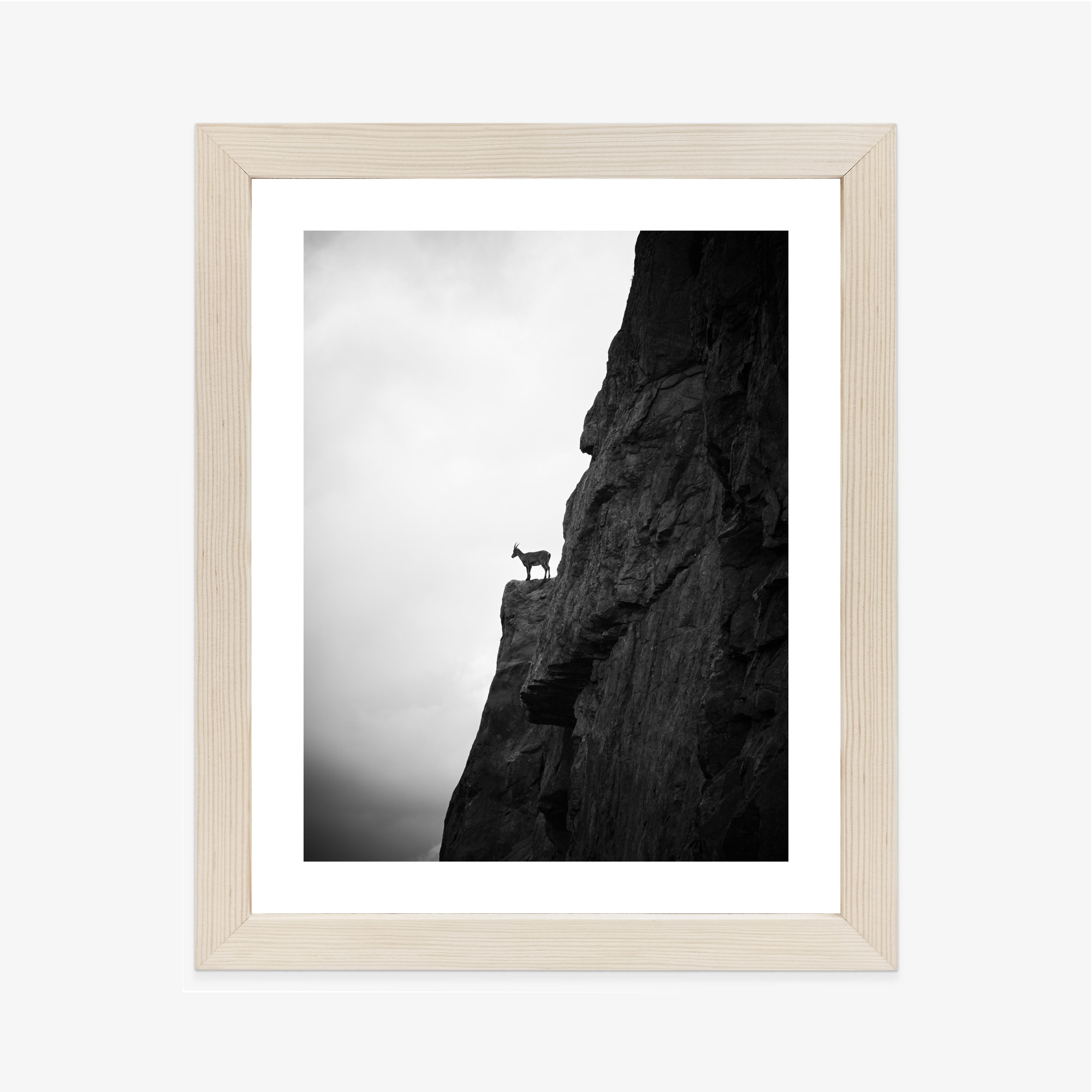 Poster Bergziege Auf Felsen, Schwarz-Weiße Landschaft – Bild 2