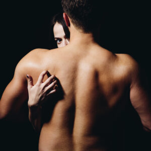 Leinwandbild Ein Paar In Liebevoller Umarmung