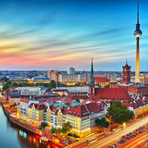 Mehrteiliges Bild Bunter Himmel Und Berlin-Panorama